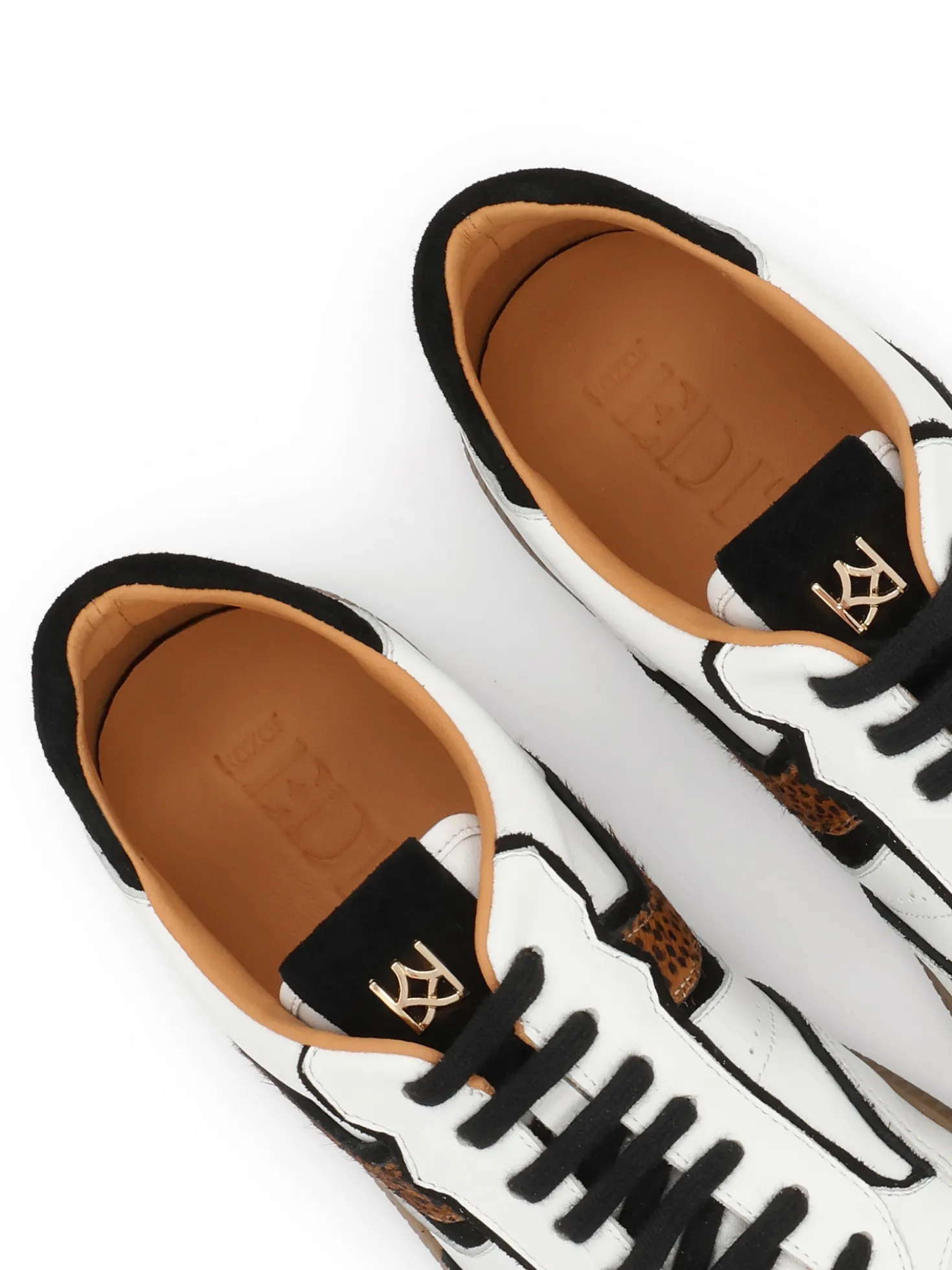 Awangardowe sneakersy ze zwierzęcym motywem