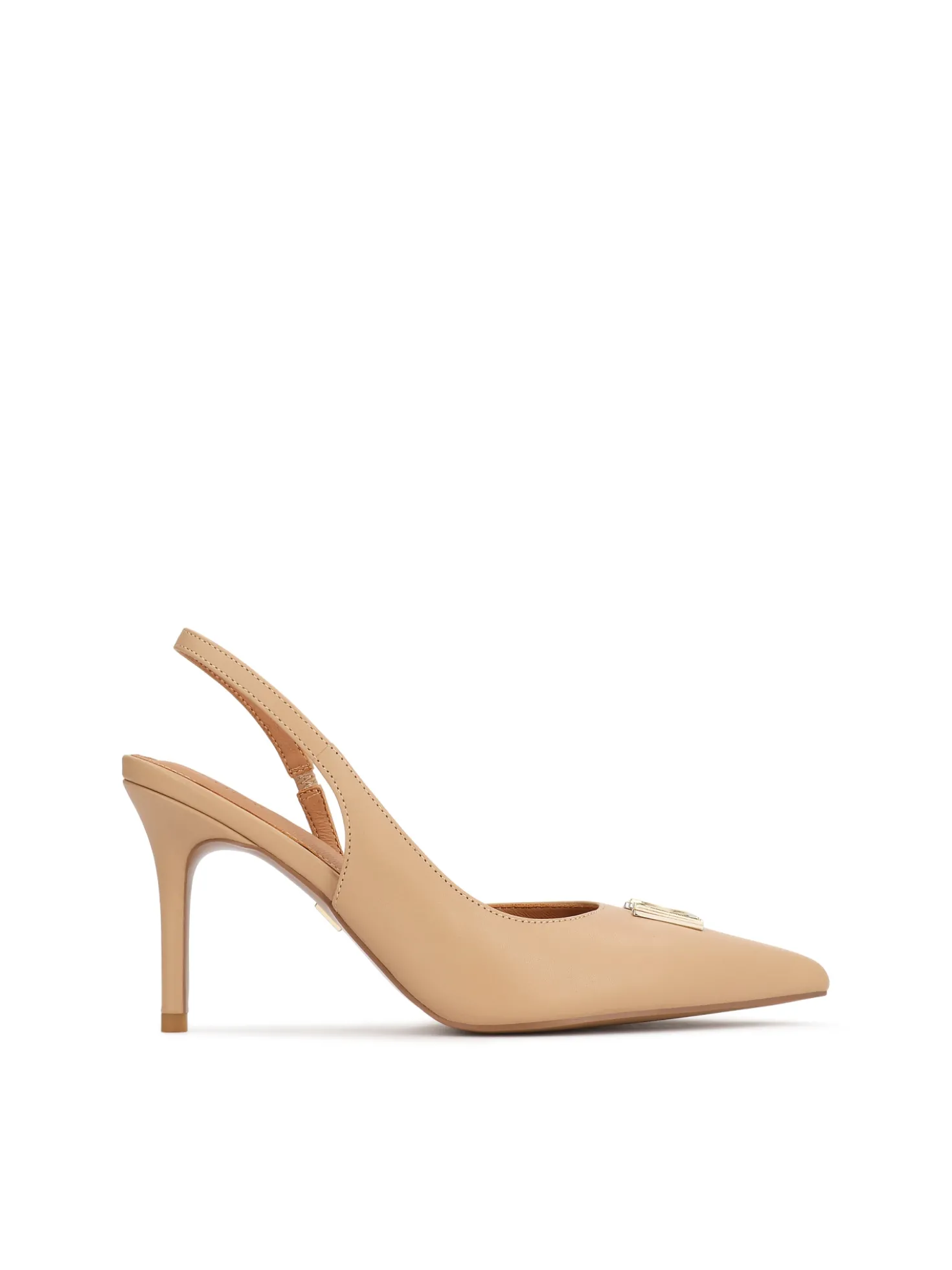 Beżowe czółenka slingback z dwukolorowym monogramem KAZAR
