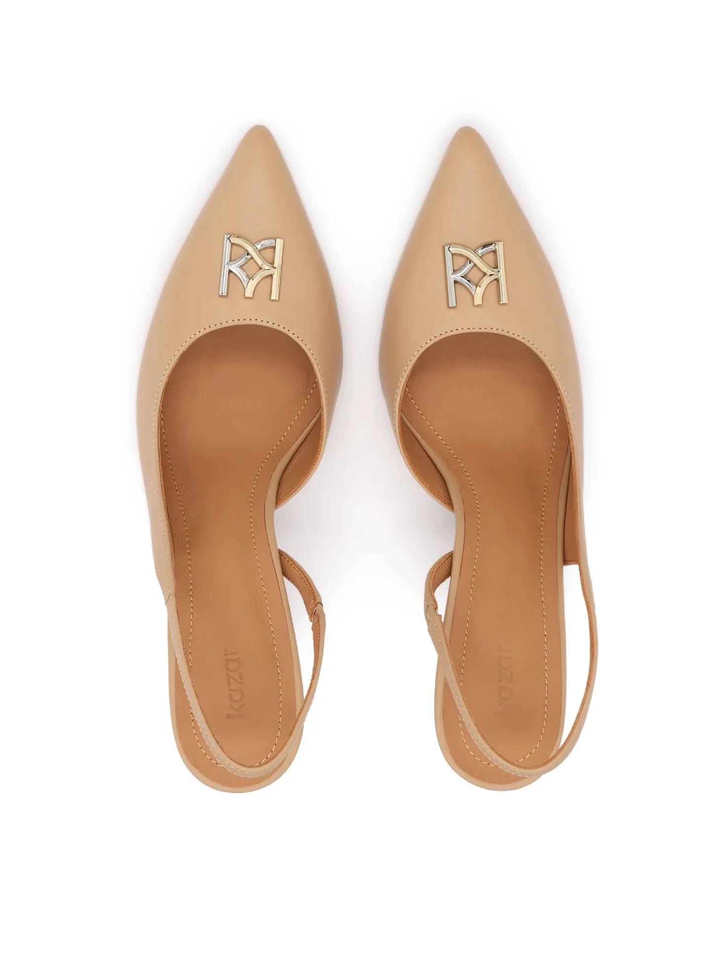 Beżowe czółenka slingback z dwukolorowym monogramem KAZAR