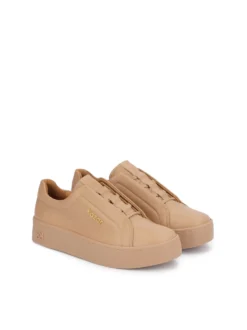 Beżowe sneakersy z krytym sznurowaniem i złotym akcentem