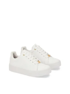 Białe minimalistyczne sneakersy na prostej podeszwie