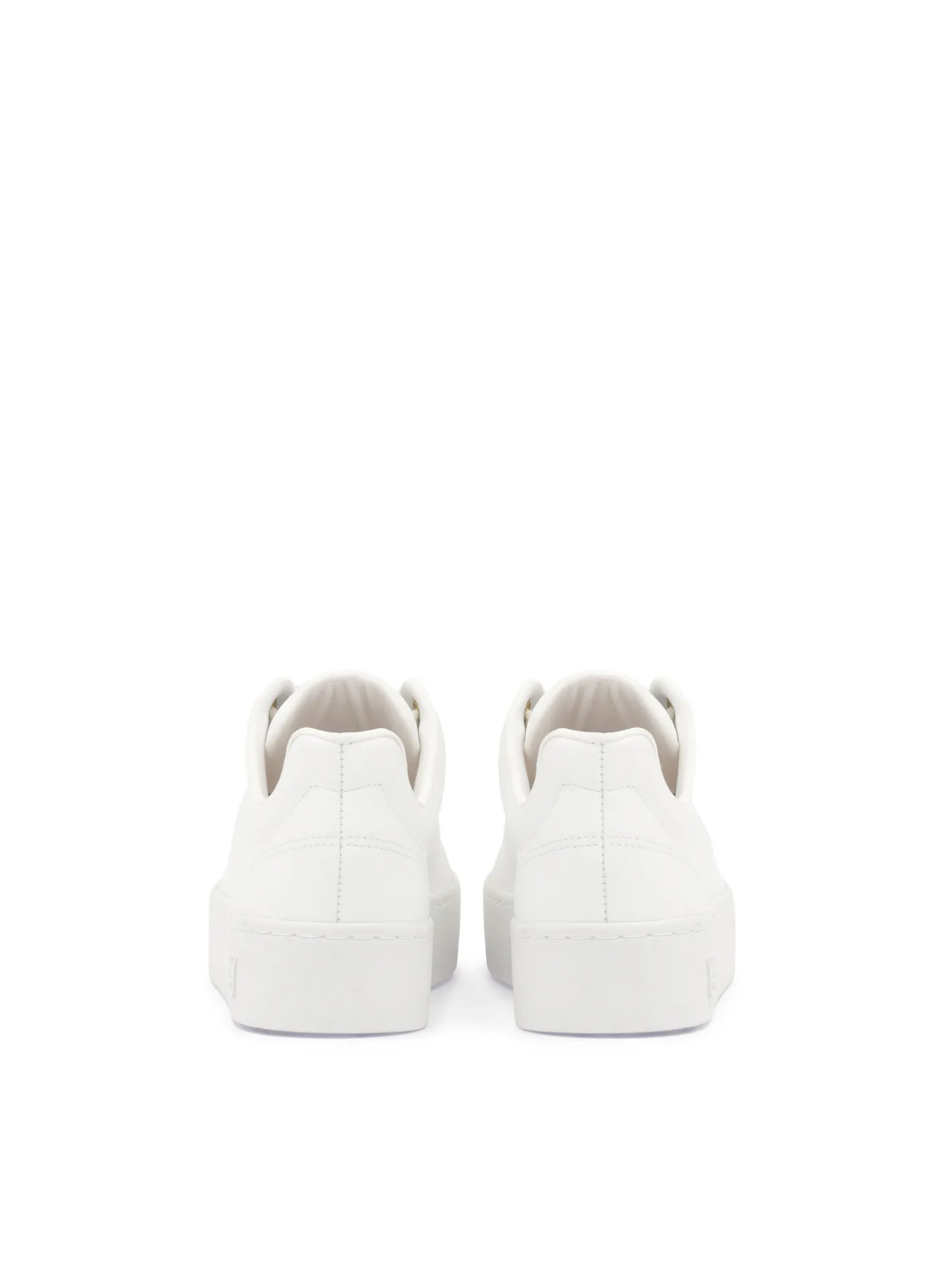 Białe minimalistyczne sneakersy na prostej podeszwie