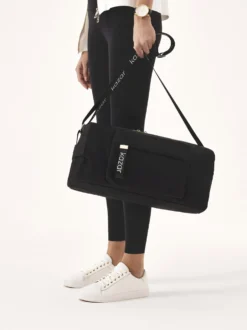 Białe minimalistyczne sneakersy ze skóry