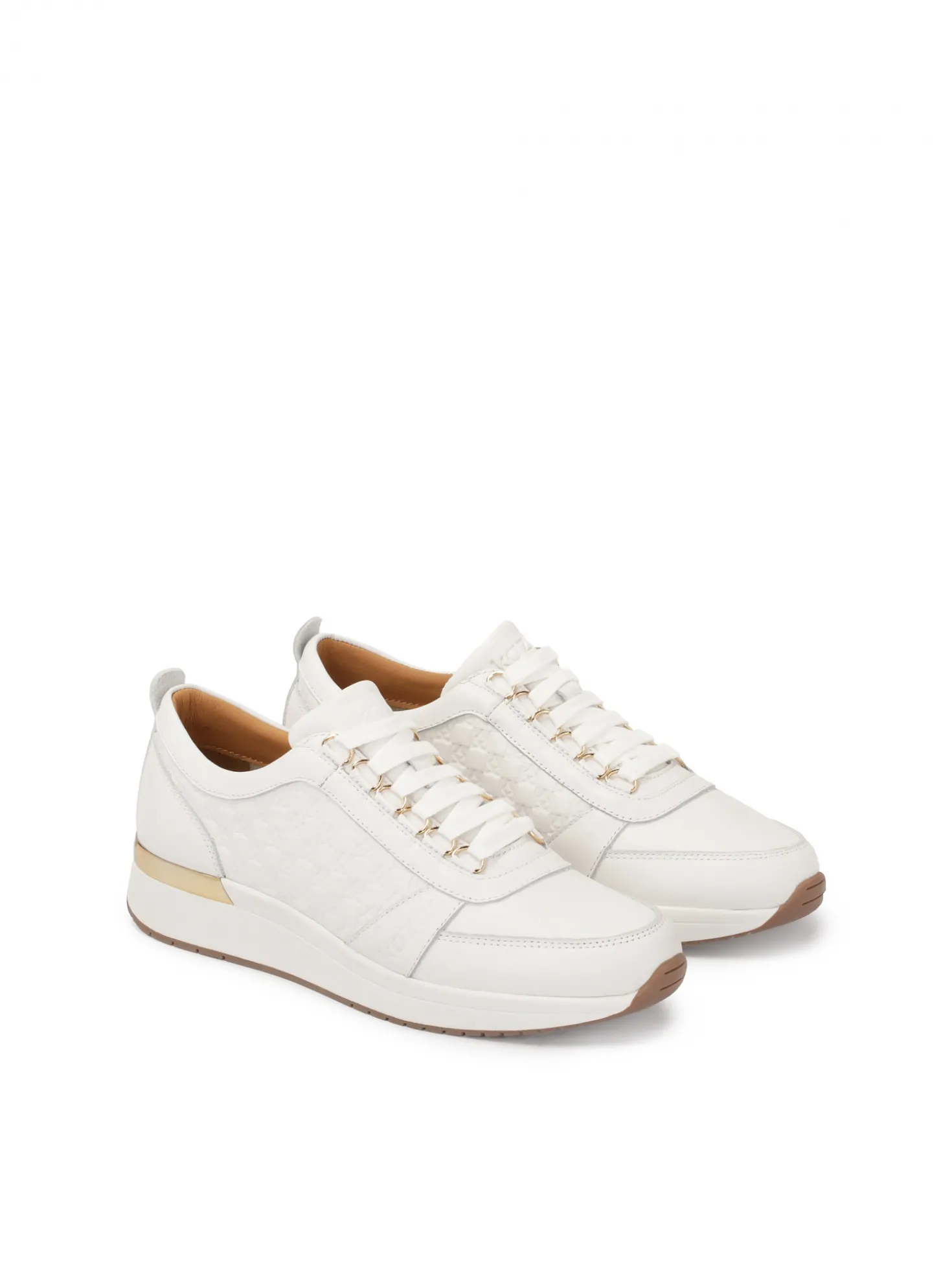 Białe sneakersy na podwyższonej podeszwie