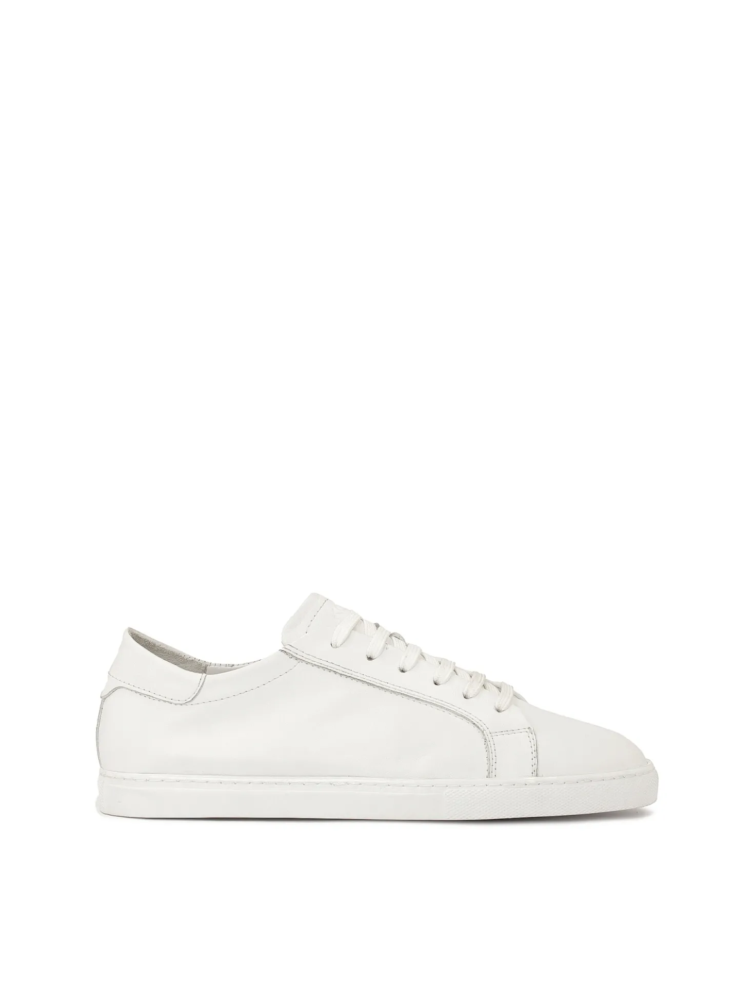 Białe sneakersy z gładką cholewką