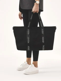 Białe sneakersy z zakrytymi uchwytami na sznurówki