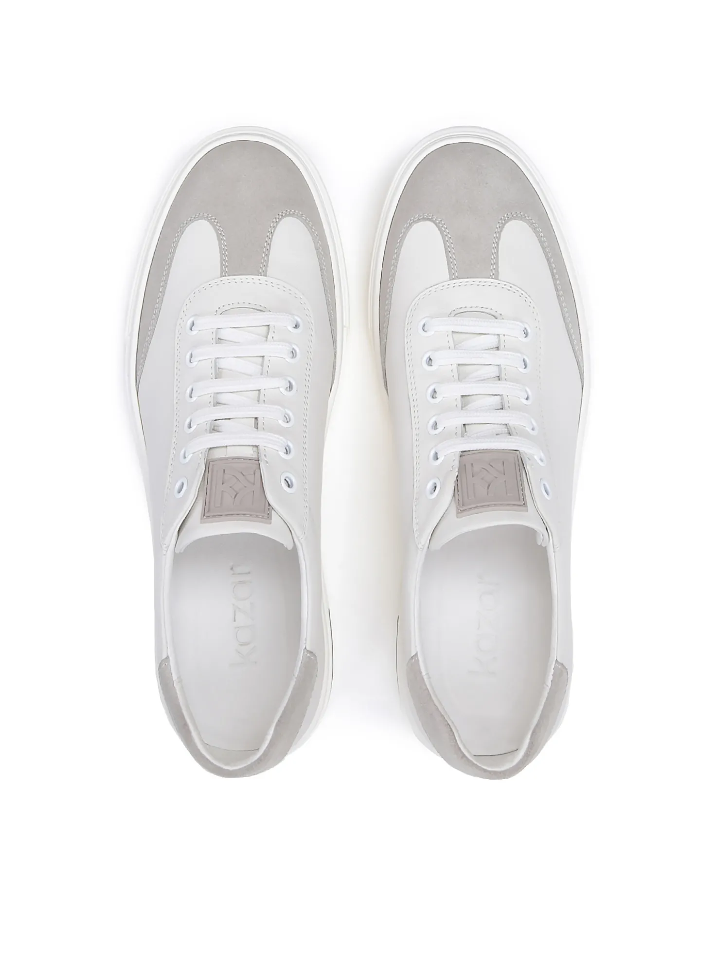 Biało-szare sneakersy męskie z monogramem KAZAR