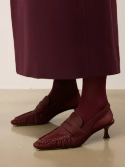 Bordowe czółenka slingback z włosiem