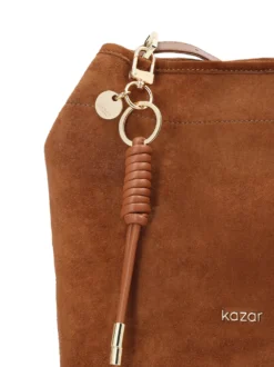 Brelok skórzany w kolorze jasnego brązu z eleganckimi złotymi detalami