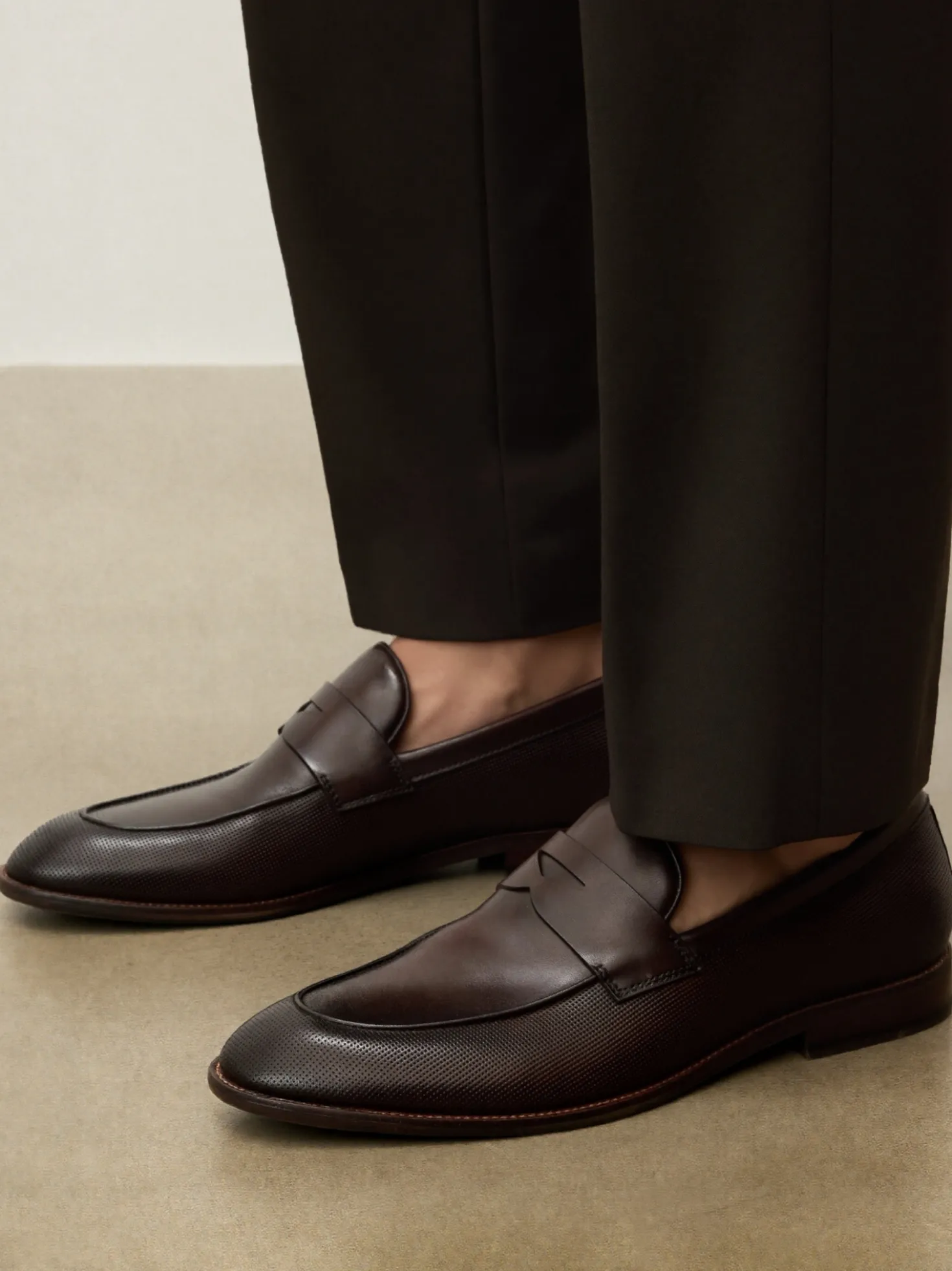 Brązowe loafersy ze zdobioną cholewką