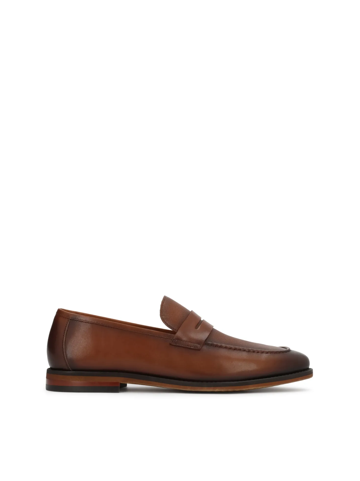 Brązowe loafersy ze zdobioną cholewką