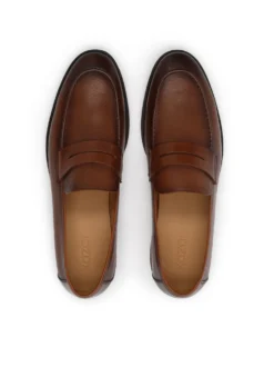 Brązowe loafersy ze zdobioną cholewką