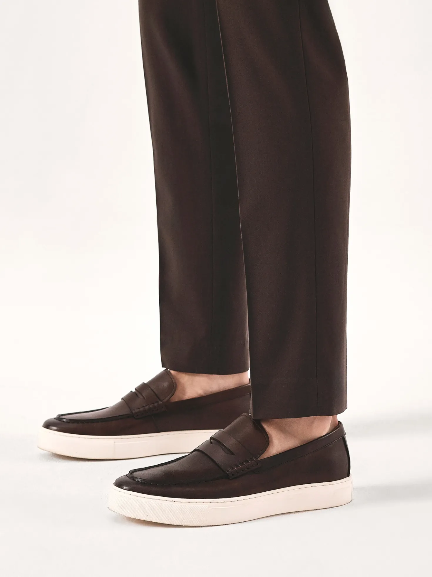 Brązowe wsuwane loafersy na podeszwie typu sneakers