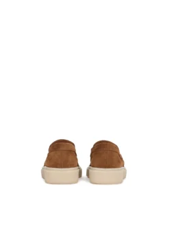 Brązowe zamszowe loafersy na podeszwie typu sneakers