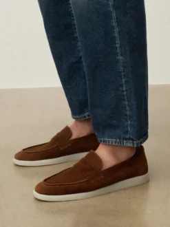 Brązowe zamszowe loafersy na podeszwie typu sneakers