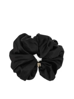 Czarna scrunchie z jedwabnej satyny ze złotą ozdobą