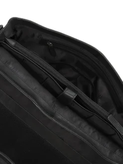 Czarna teczka skórzana w stylu biznesowym z przegrodą na laptopa