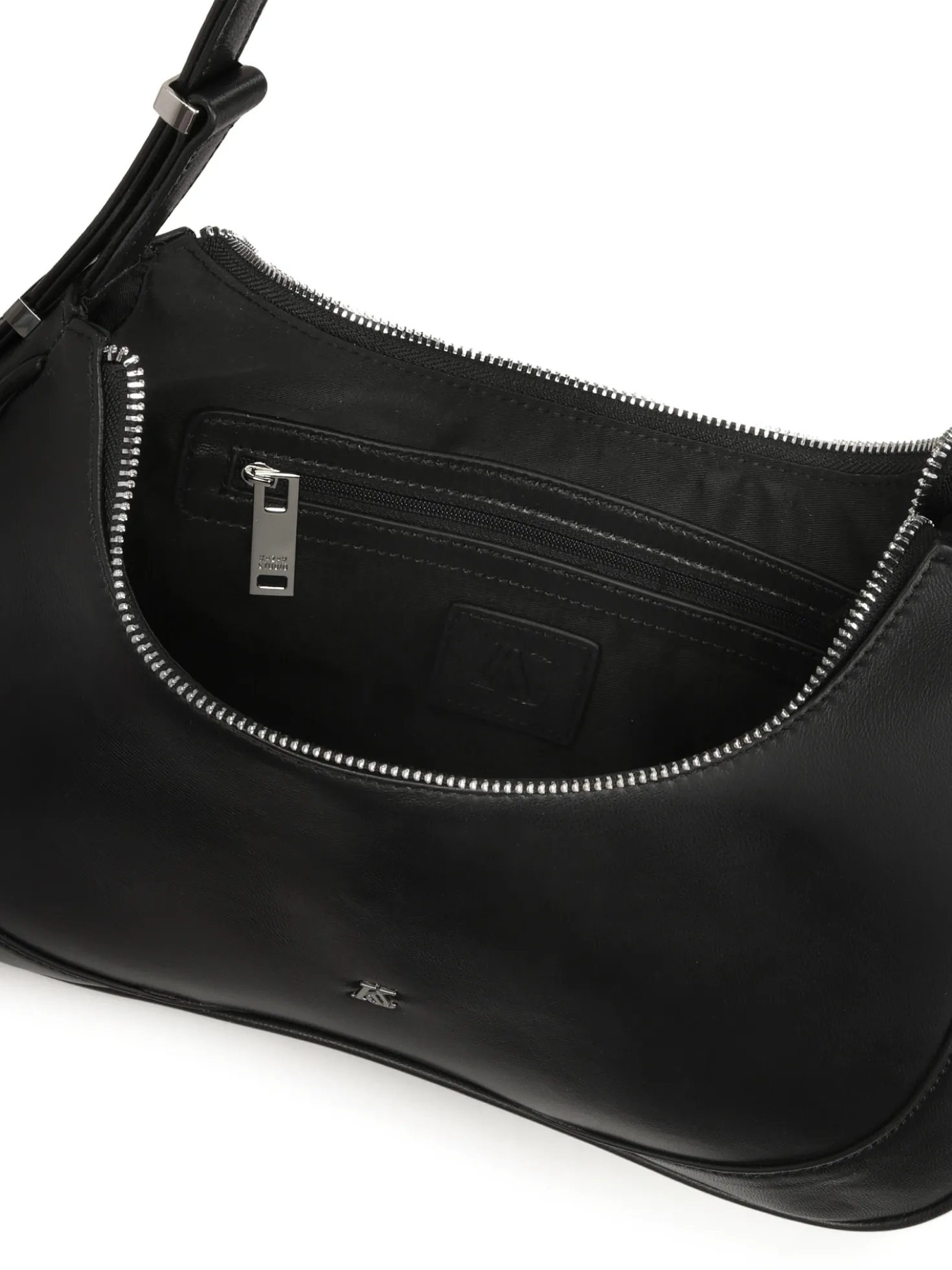 Czarna torebka baguette z monogramem