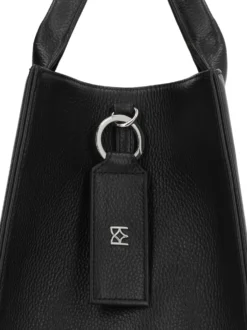 Czarna tote bag z groszkowej skóry naturalnej z odpinanym paskiem