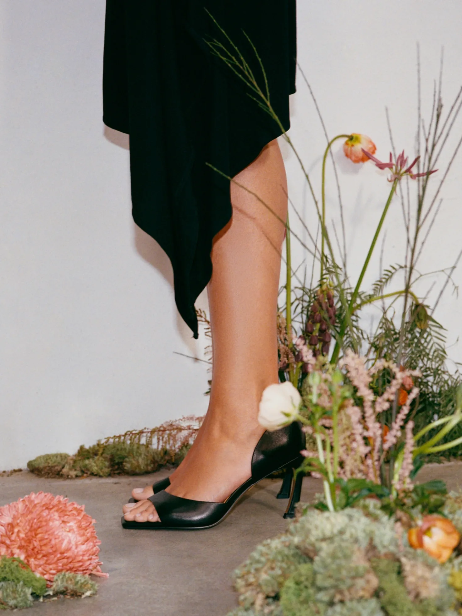 Czarne czółenka peep toe