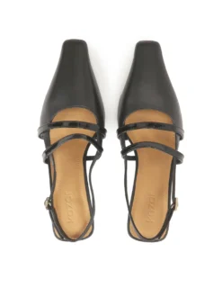 Czarne czółenka slingback z lakierowanymi paskami