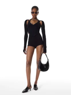 Czarne czółenka z otwartą piętą na obcasie typu slingback