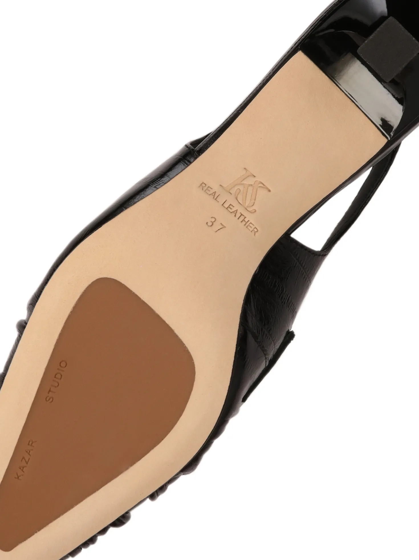 Czarne czółenka z otwartą piętą na obcasie typu slingback