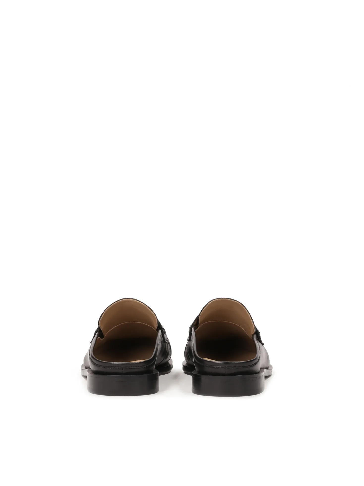 Czarne klapki w stylu loafersów
