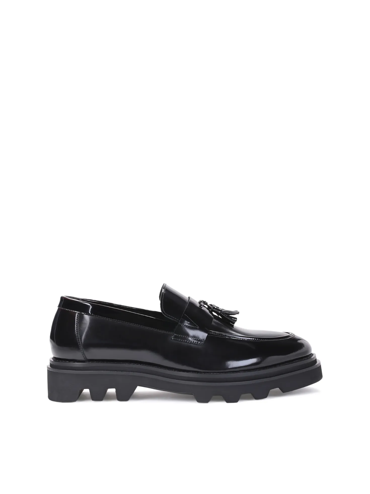 Czarne loafersy męskie skórzane z trepową podeszwą