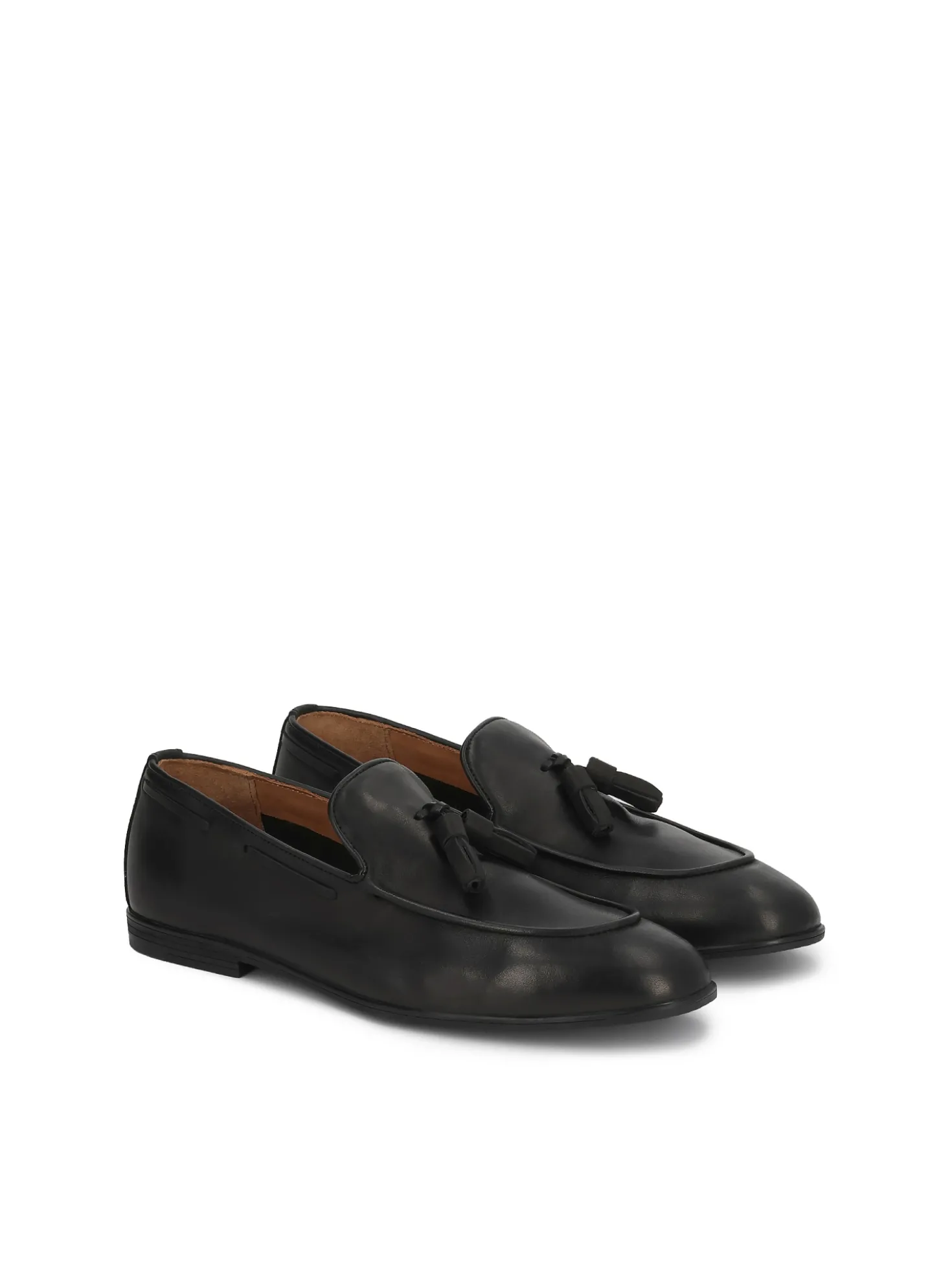 Czarne loafersy skórzane z chwostami w klasycznym stylu