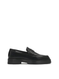Czarne loafersy slip-on na wyższej podeszwie