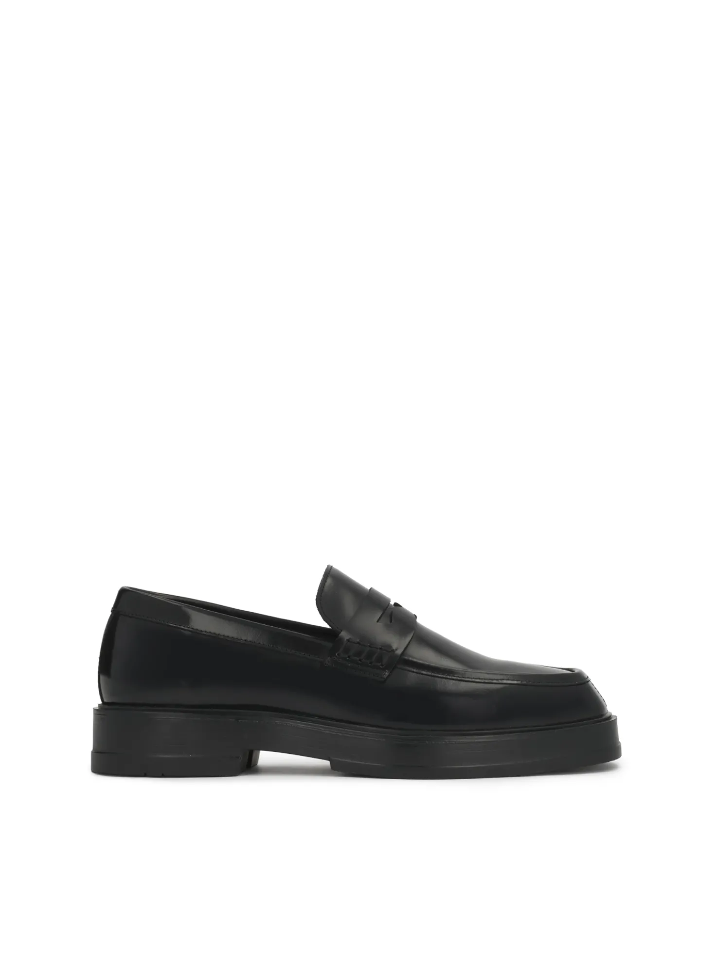 Czarne loafersy slip-on na wyższej podeszwie