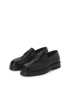 Czarne loafersy slip-on na wyższej podeszwie