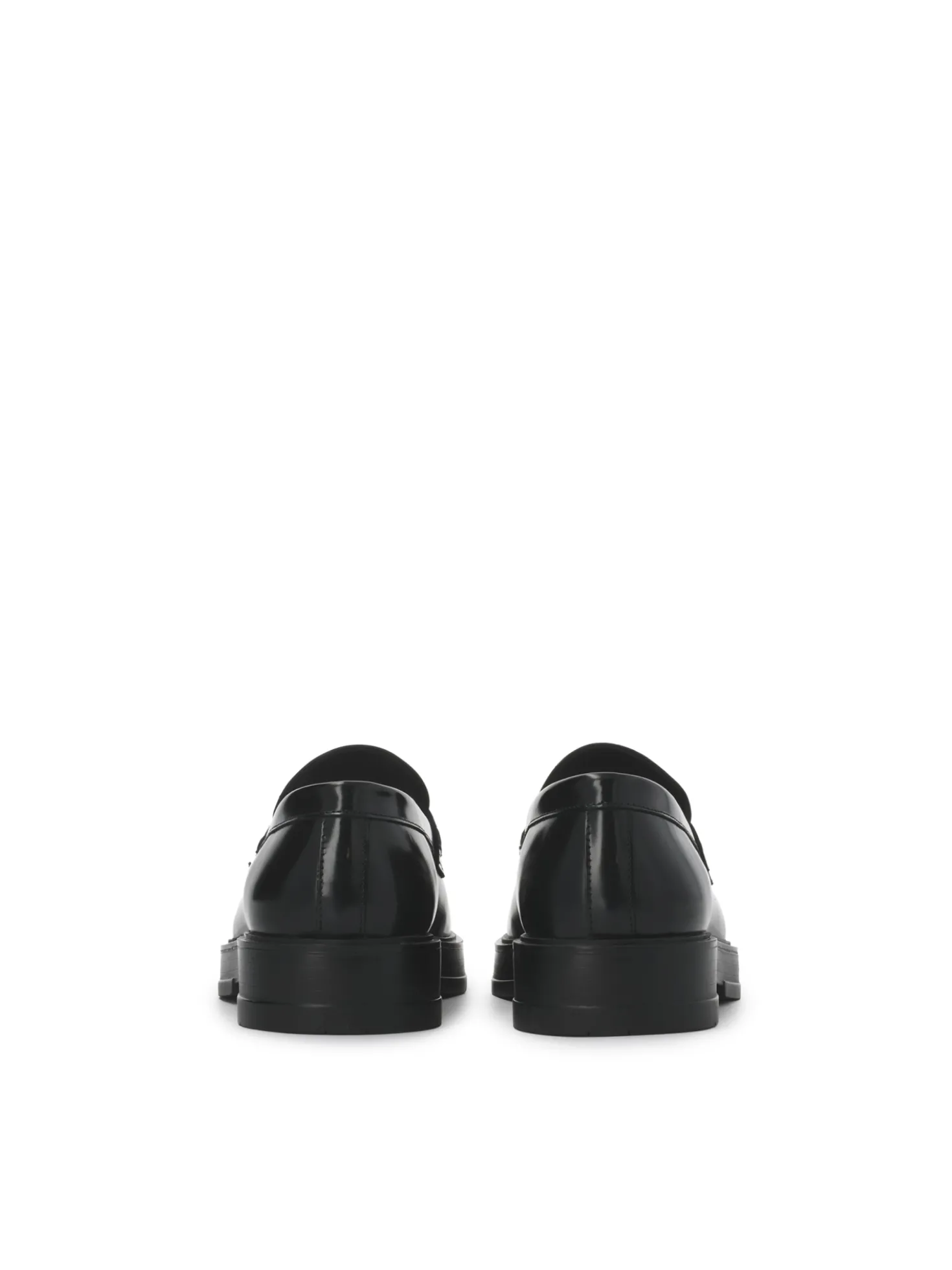 Czarne loafersy slip-on na wyższej podeszwie