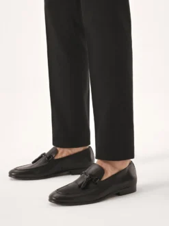 Czarne loafersy z frędzlem