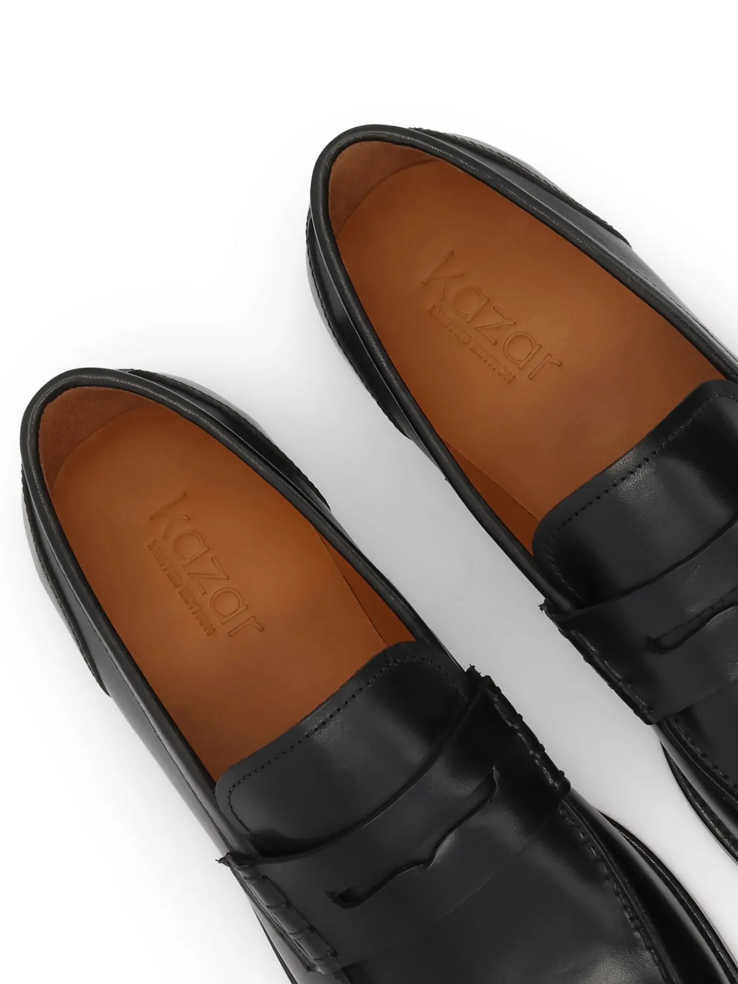 Czarne loafersy z kolekcji Limited Edition