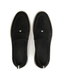 Czarne loafersy z logo osadzone na podeszwie typu sneakers