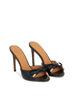 Czarne skórzane klapki na szpilce z kokardą