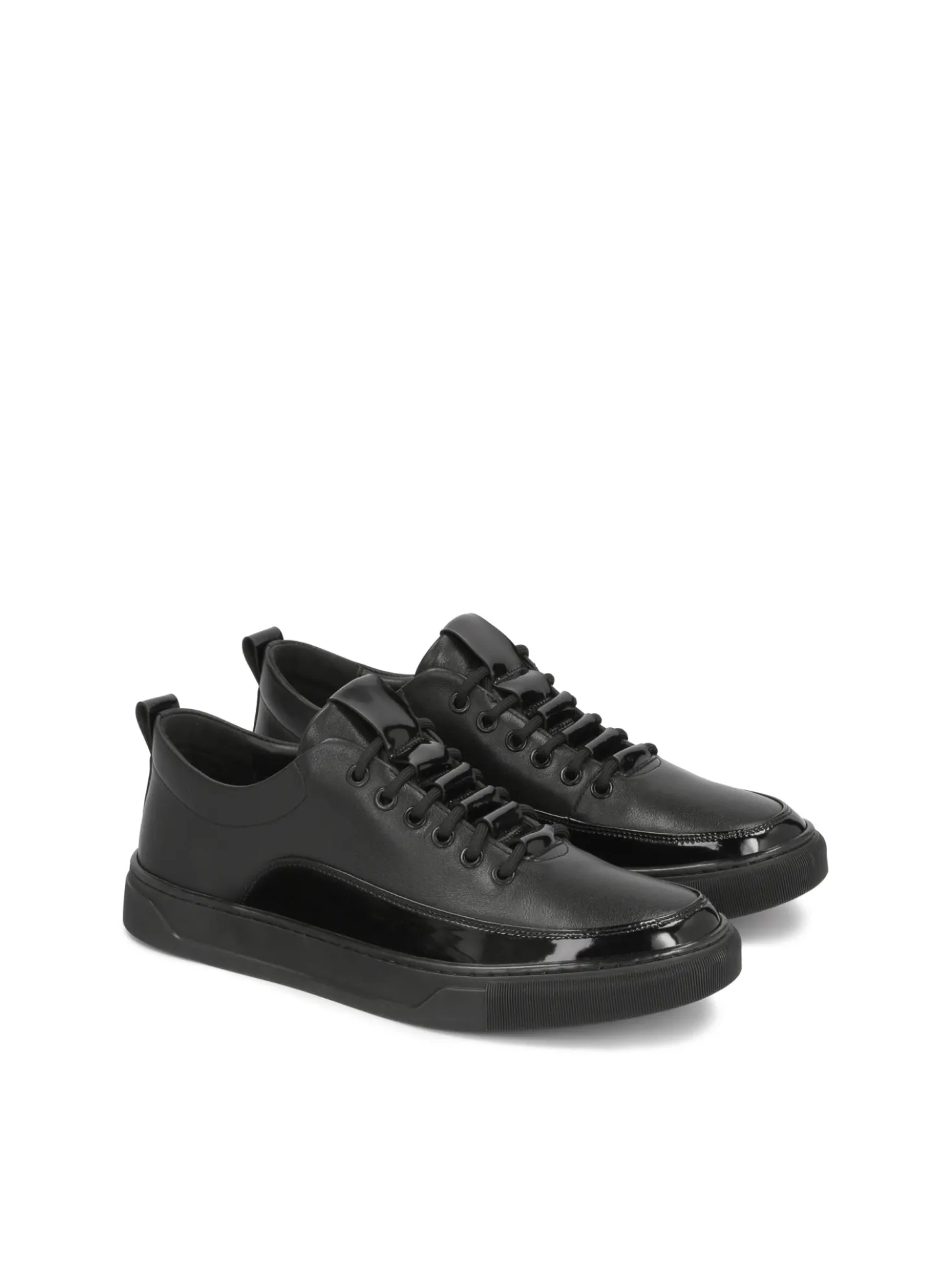 Czarne skórzane sneakersy męskie z lakierowanymi wstawkami