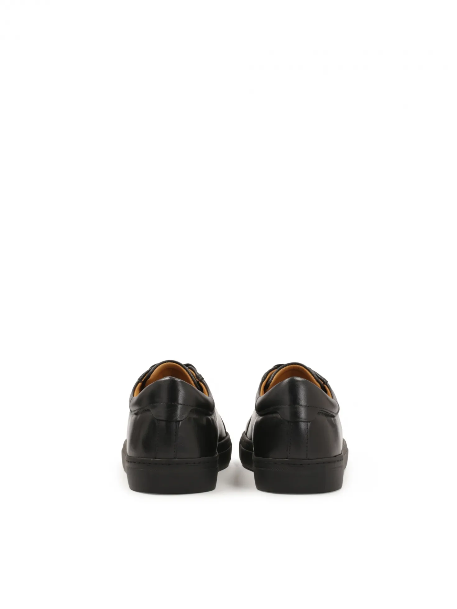 Czarne skórzane sneakersy w stylu minimal