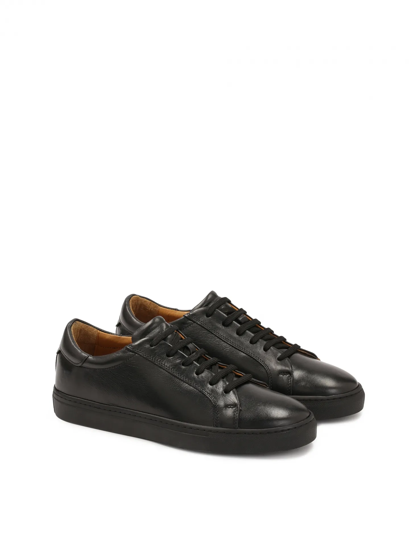 Czarne skórzane sneakersy w stylu minimal