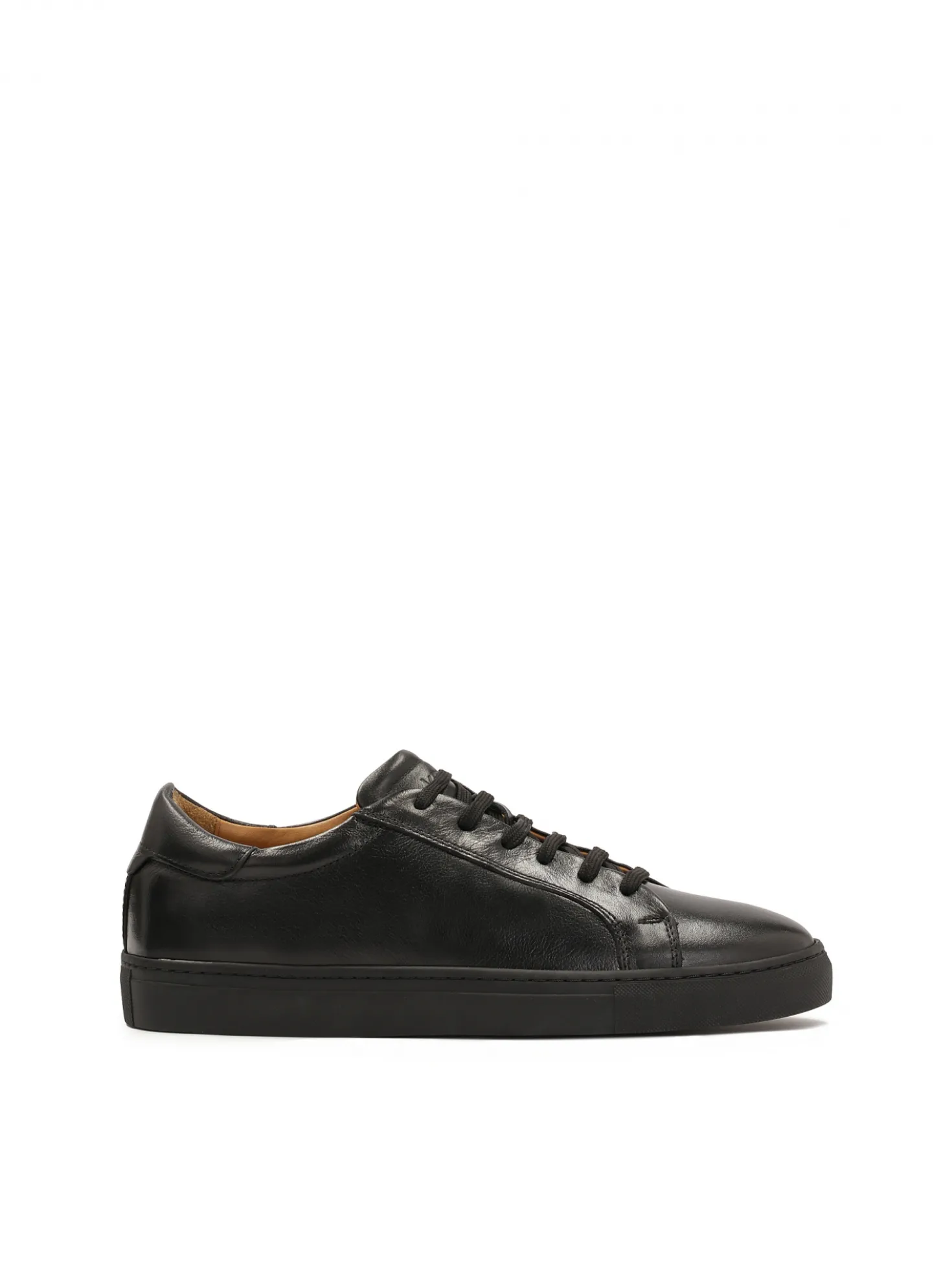 Czarne skórzane sneakersy w stylu minimal
