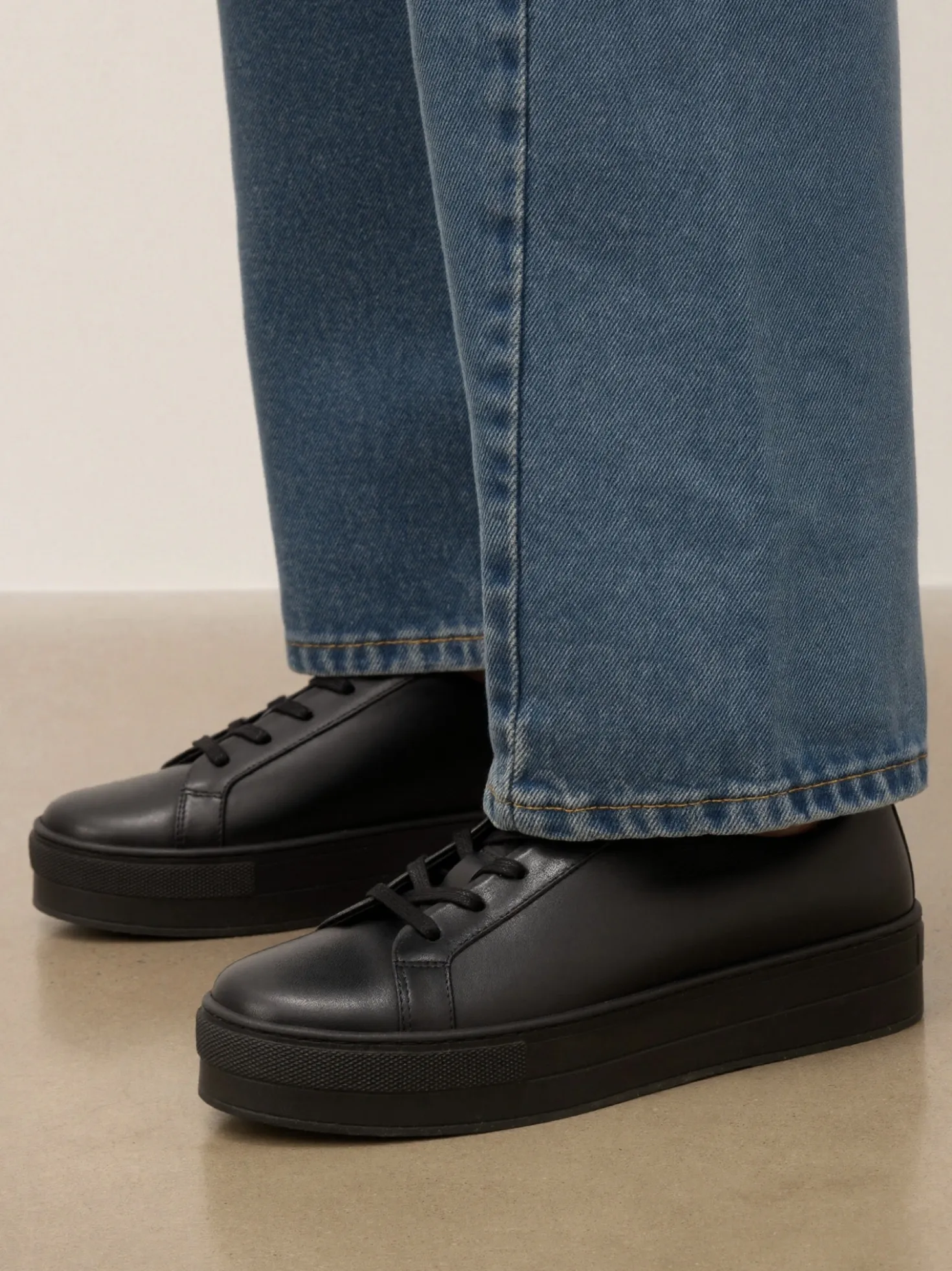 Czarne sneakersy damskie