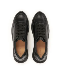 Czarne sneakersy damskie w minimalistycznym stylu