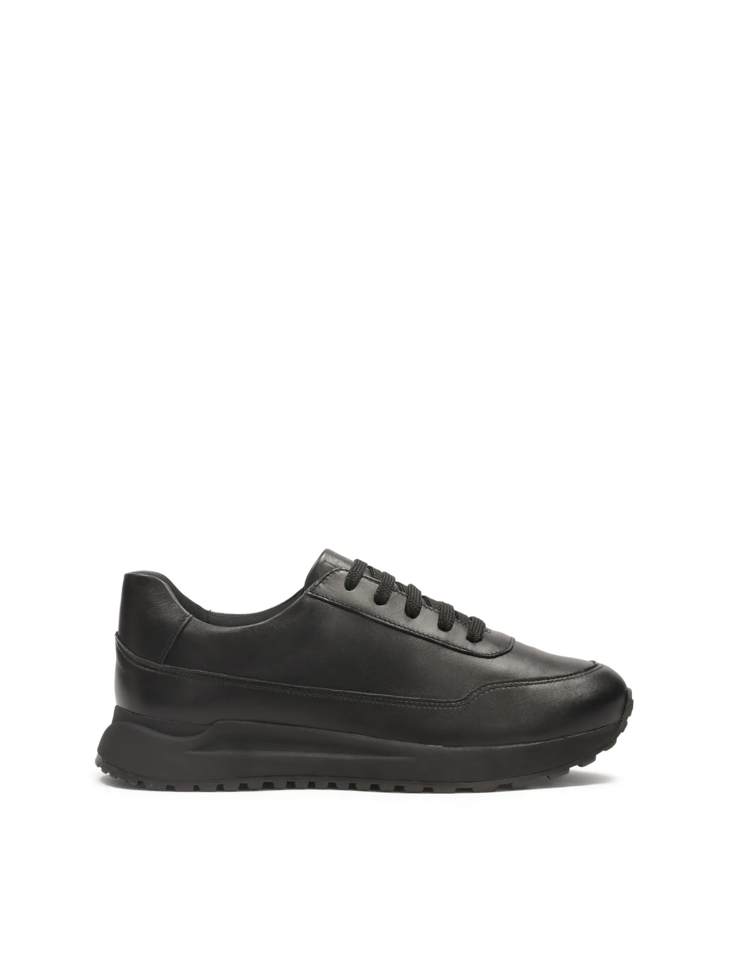 Czarne sneakersy damskie w minimalistycznym stylu