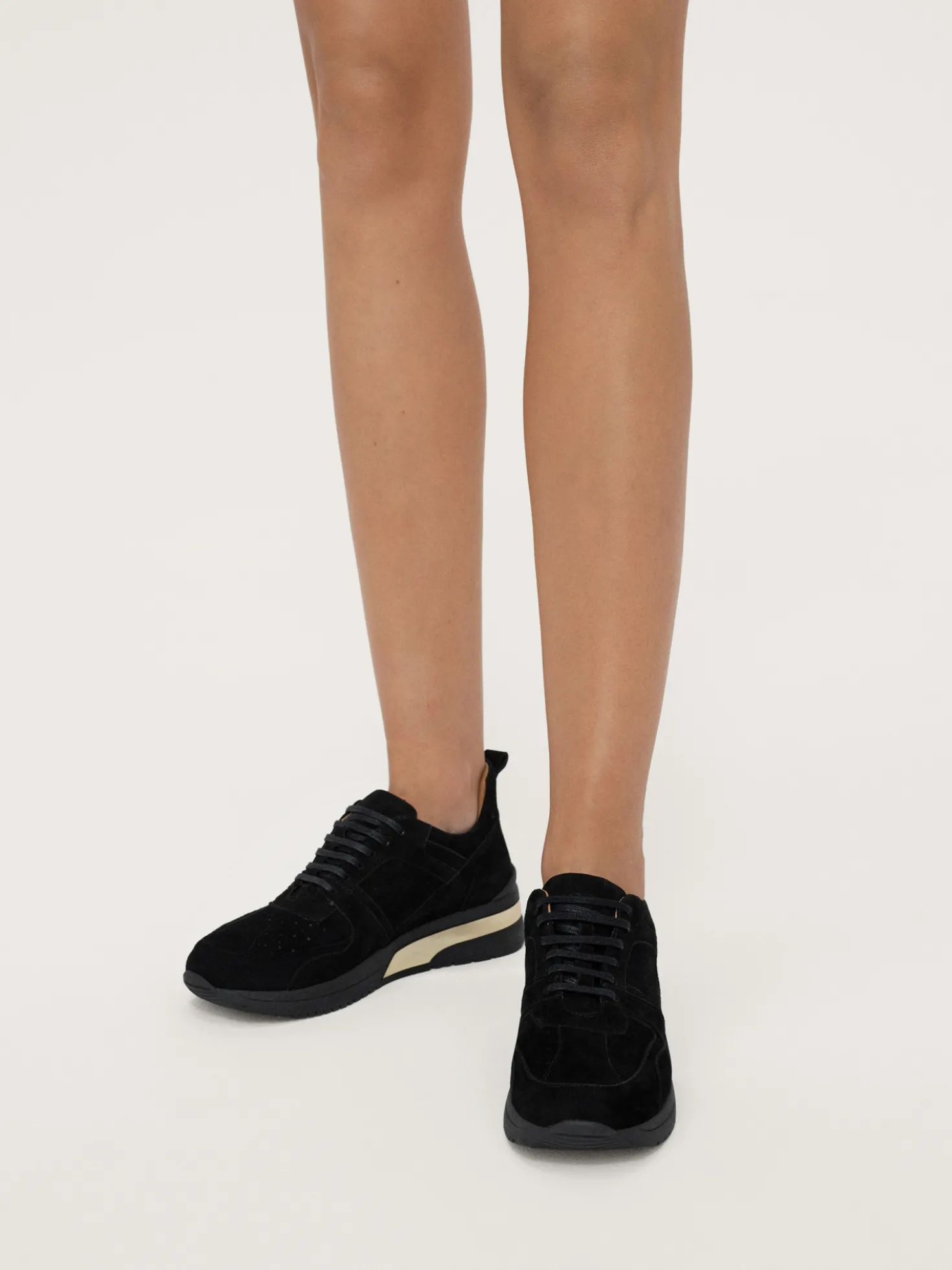 Czarne sneakersy damskie z zamszu