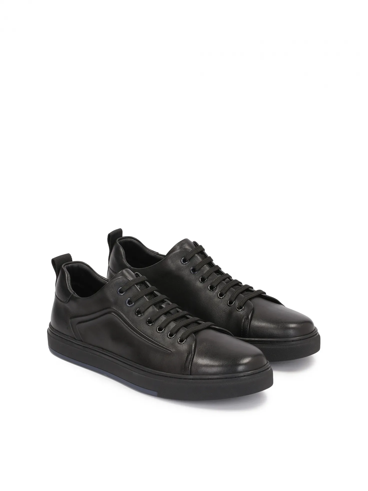 Czarne sneakersy męskie z wypukłym tłoczonym wzorem