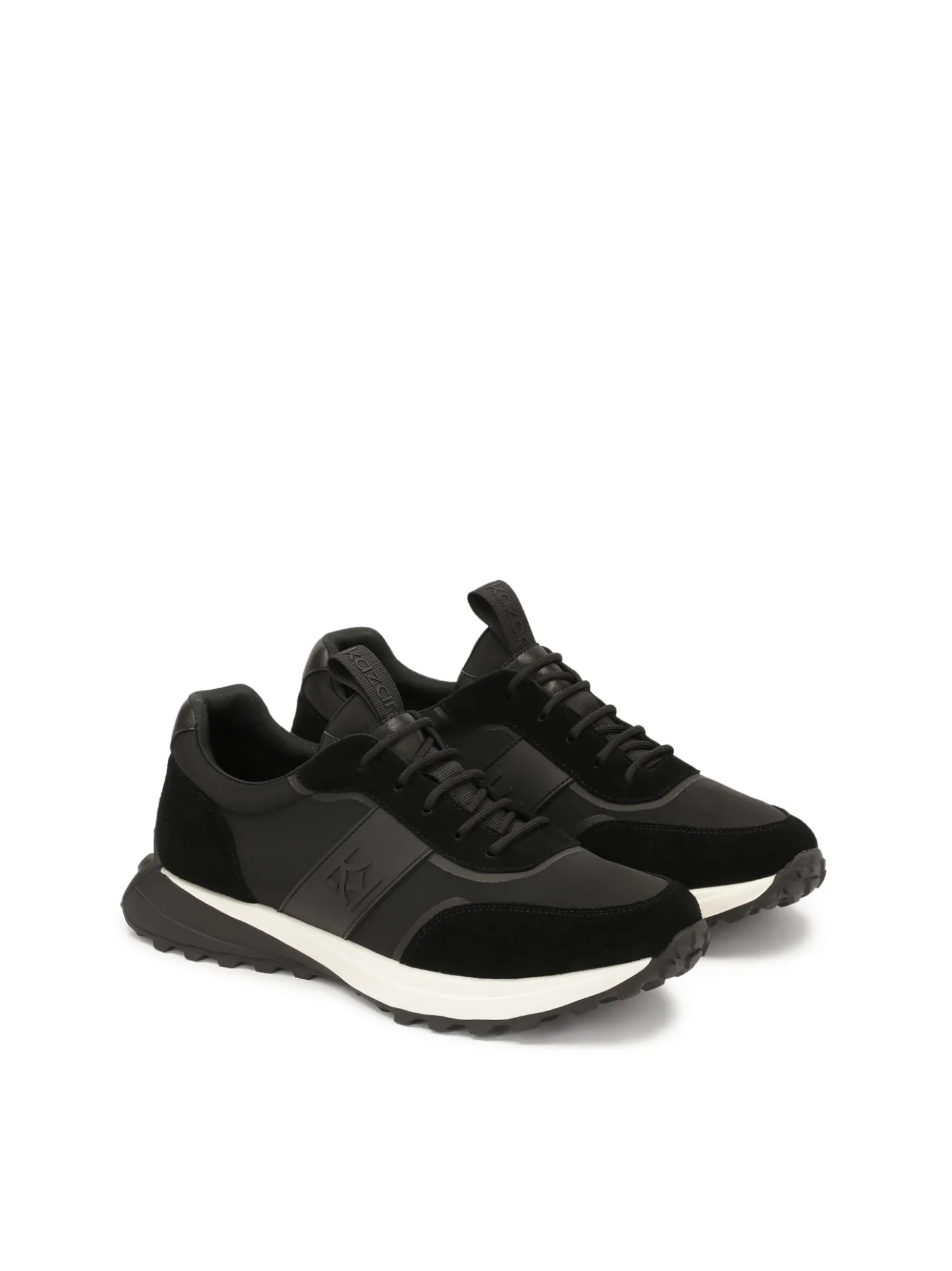 Czarne sneakersy z łączonych materiałów