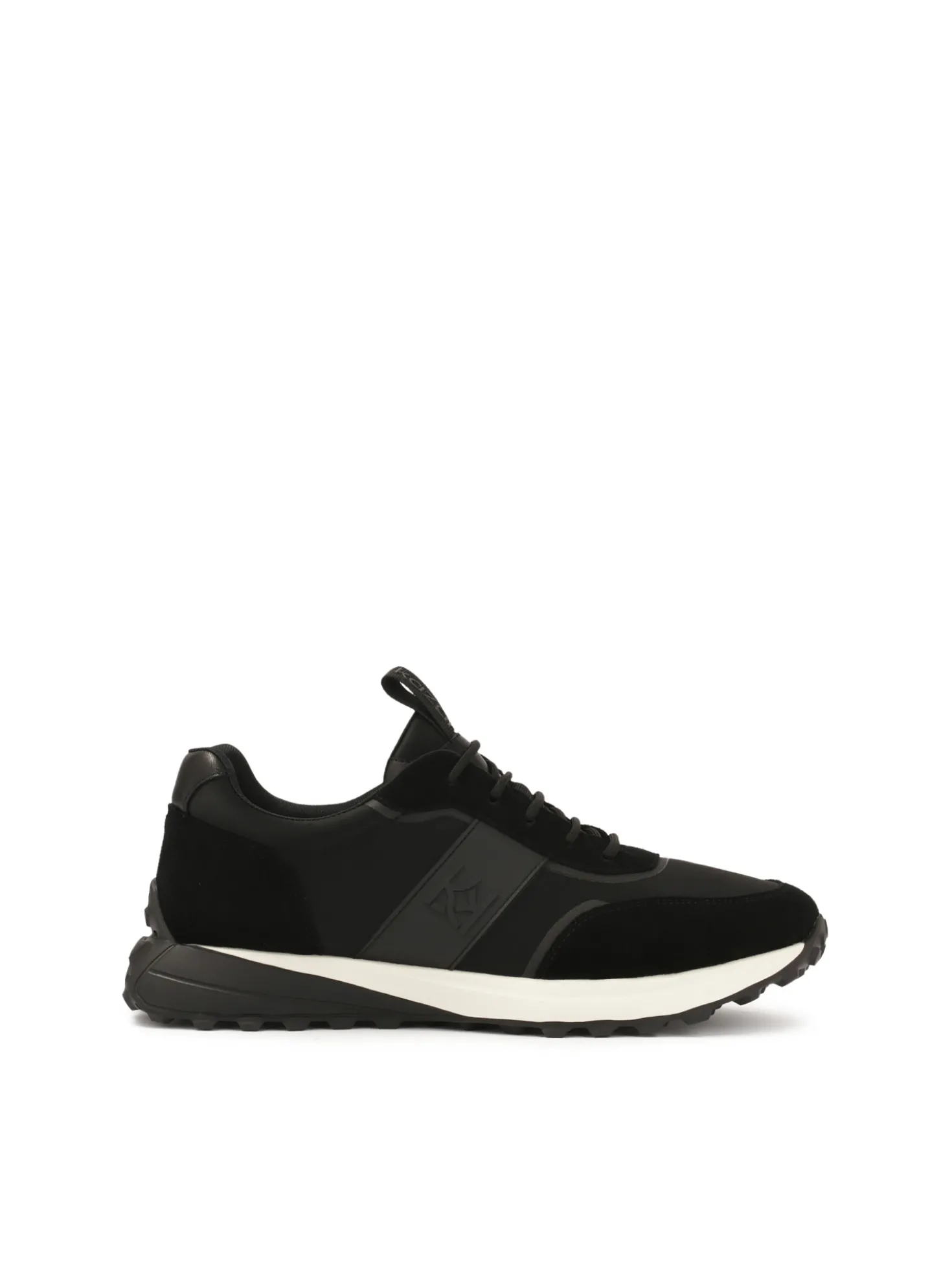 Czarne sneakersy z łączonych materiałów