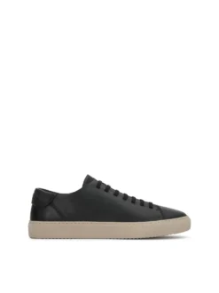 Czarne sneakersy z kontrastująca podeszwą